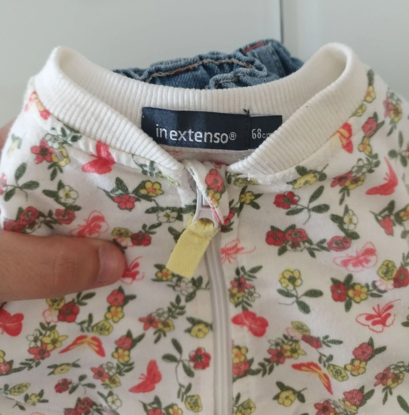 Conjunto de calça jeans e jaqueta bomber floral – photo 4